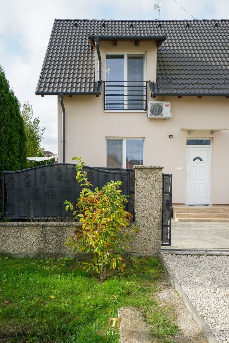 Rodinný dom v tichom prostredí, terasa, záhrada, Rajka