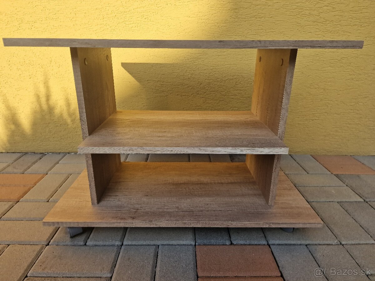 STOLÍK POD TV
