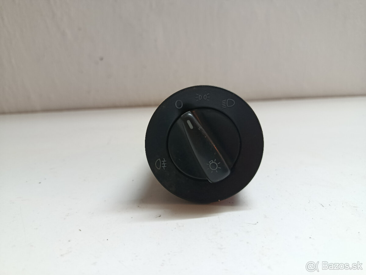 vypinac svetiel Volkswagen Golf IV 1C0941531 20€