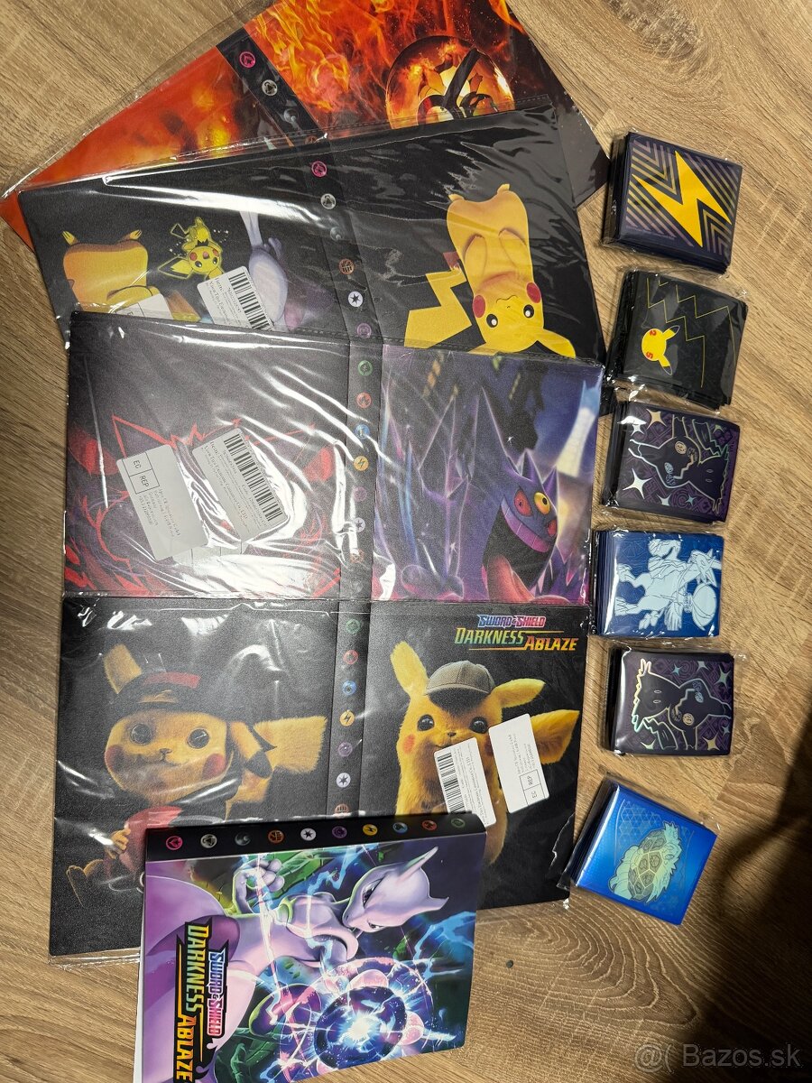 Predám Pokemon podložky, karty, prázdne tin-ky atd