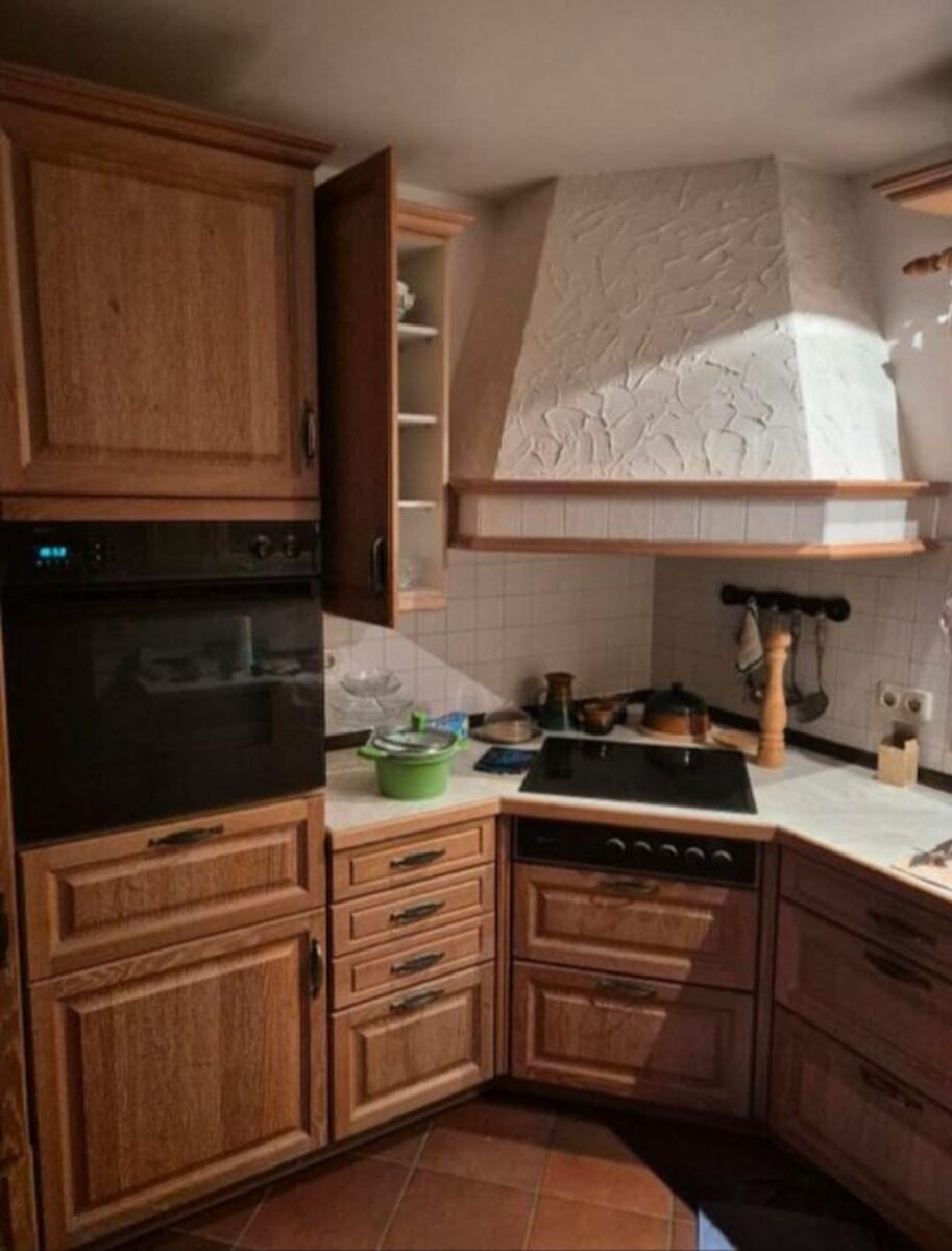 Dubová rustikální kuchyně se spotřebiči,5678