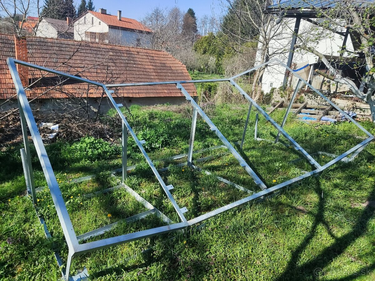 Stojan na solárne panely