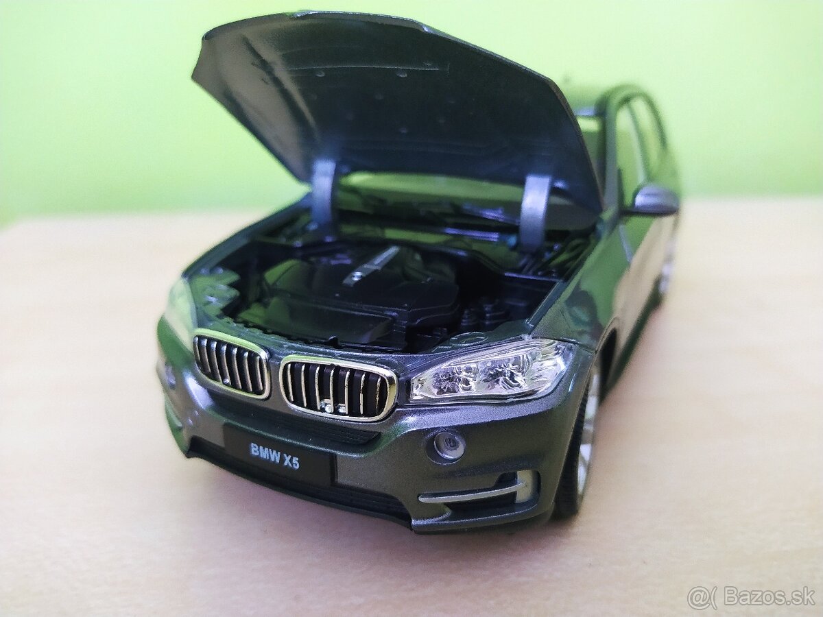 Predám tento Kovový model. BMW X5 strieborná farba v mierke