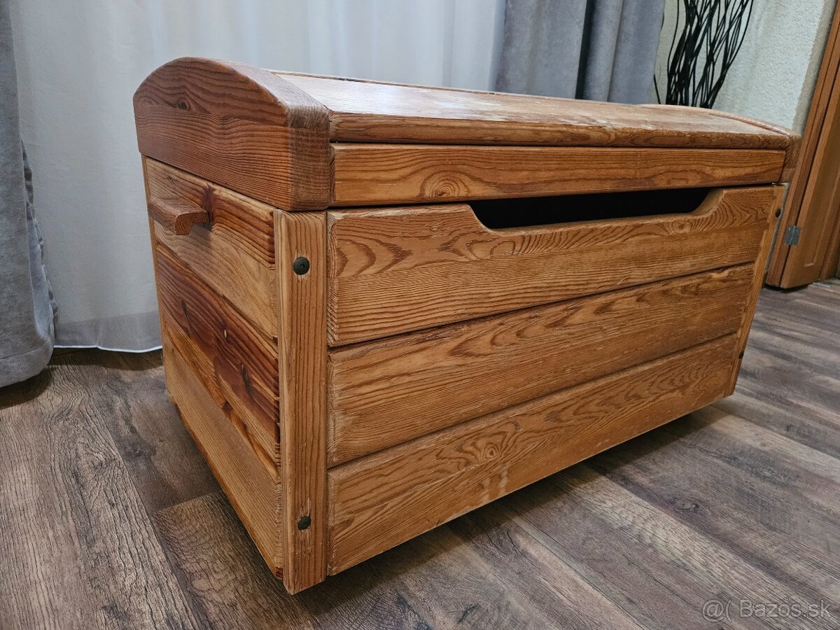 Drevená truhlica masív