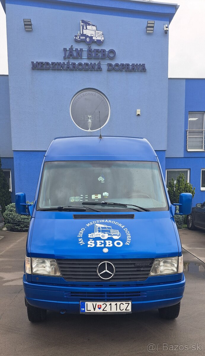 Mercedes-Benz Sprinter 412D 18 miest / M2