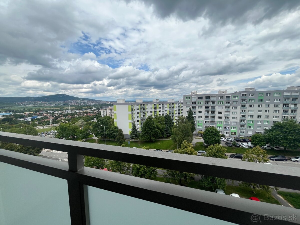 Slnečný 1-izbový byt s lodžiou na Klokočine – Kmeťova ulica