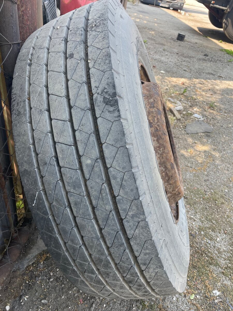 305/70 r22.5