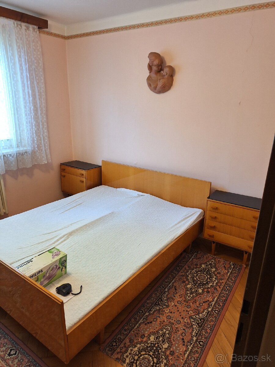 Darujem skrine postel stoyk a 2 male skrine