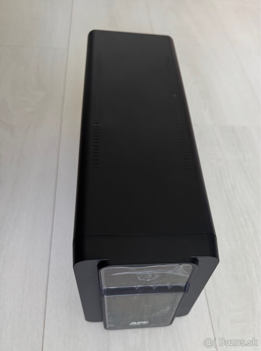 APC UPS 750VA záložný zdroj