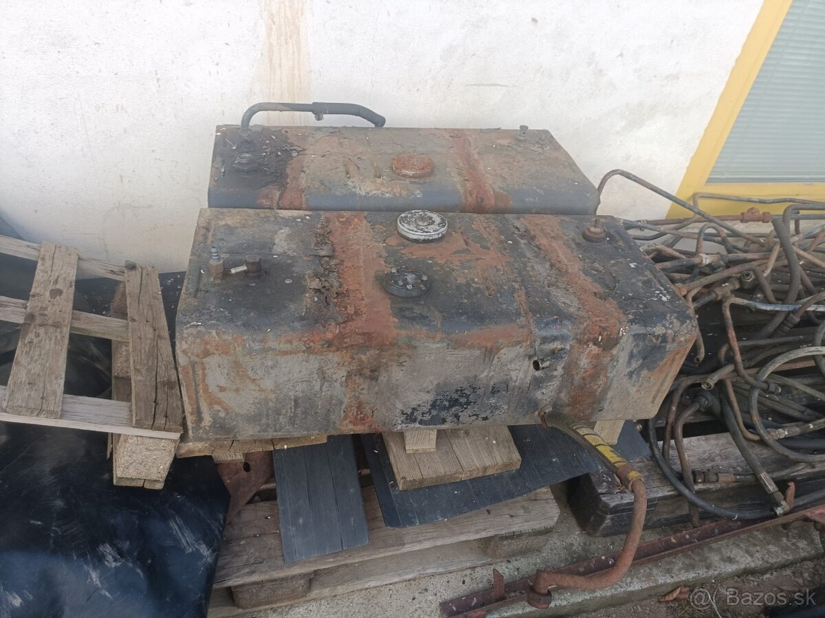 Multicar M25 stierač vyfuk nadrz
