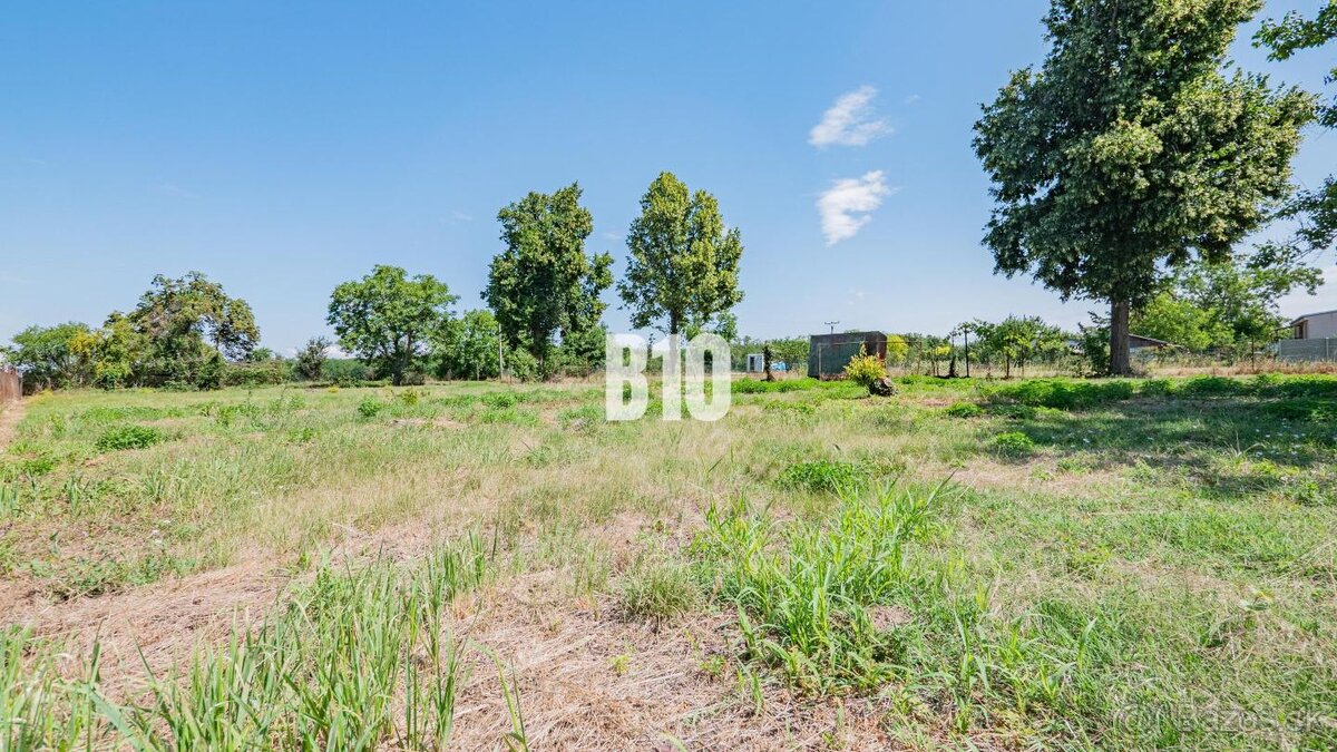 STAVEBNÝ POZEMOK 1058 m2 v obci Poľný Kesov