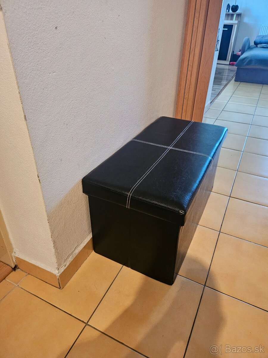 Cierna taburetka
