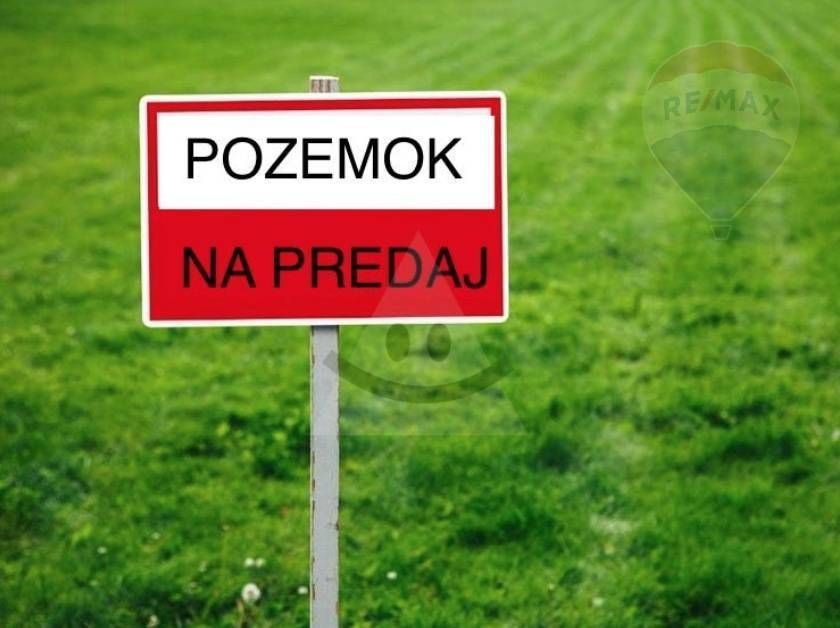 Predám pozemok na hranici zastavaného územia obce Porúbka pr