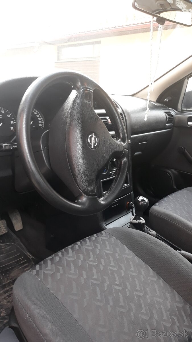 Opel Astra 1.4 benzín 66kw