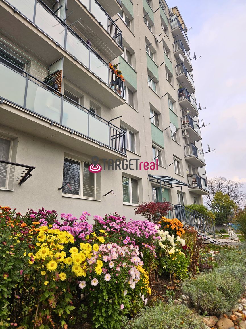 Na predaj veľký kompletne zariadený 3-izbový byt v centre Pi