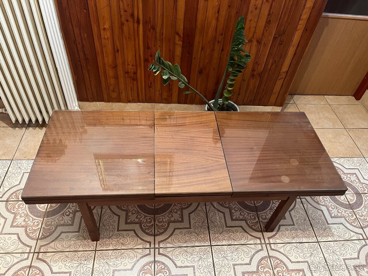 Konferenčný stolík