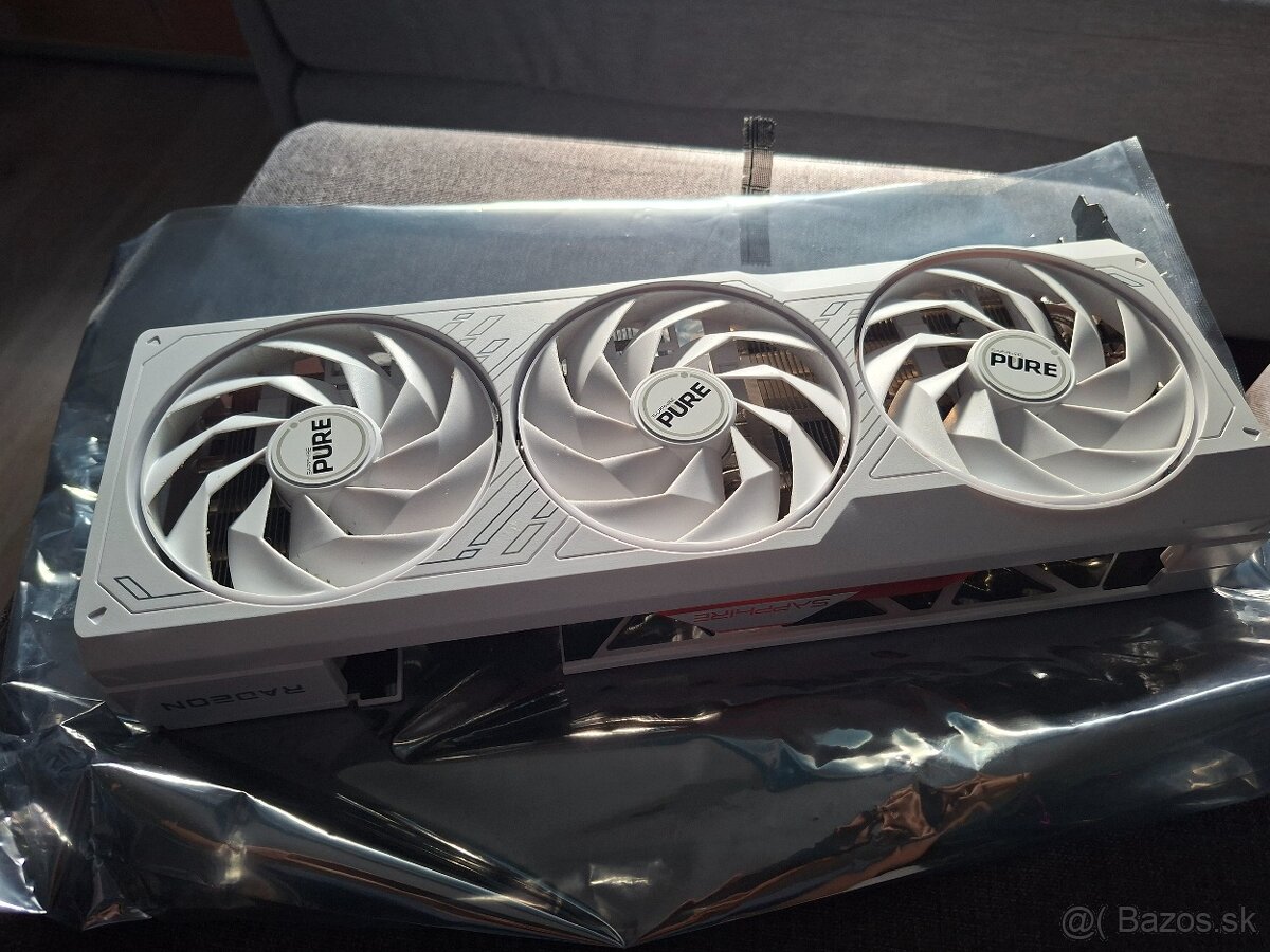 AMD Radeon Sapphire Pure 7900 GRE 16GB