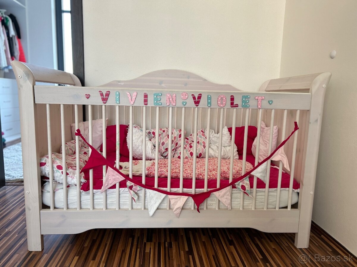 Postieľka s prebalovacim pultom z masivu