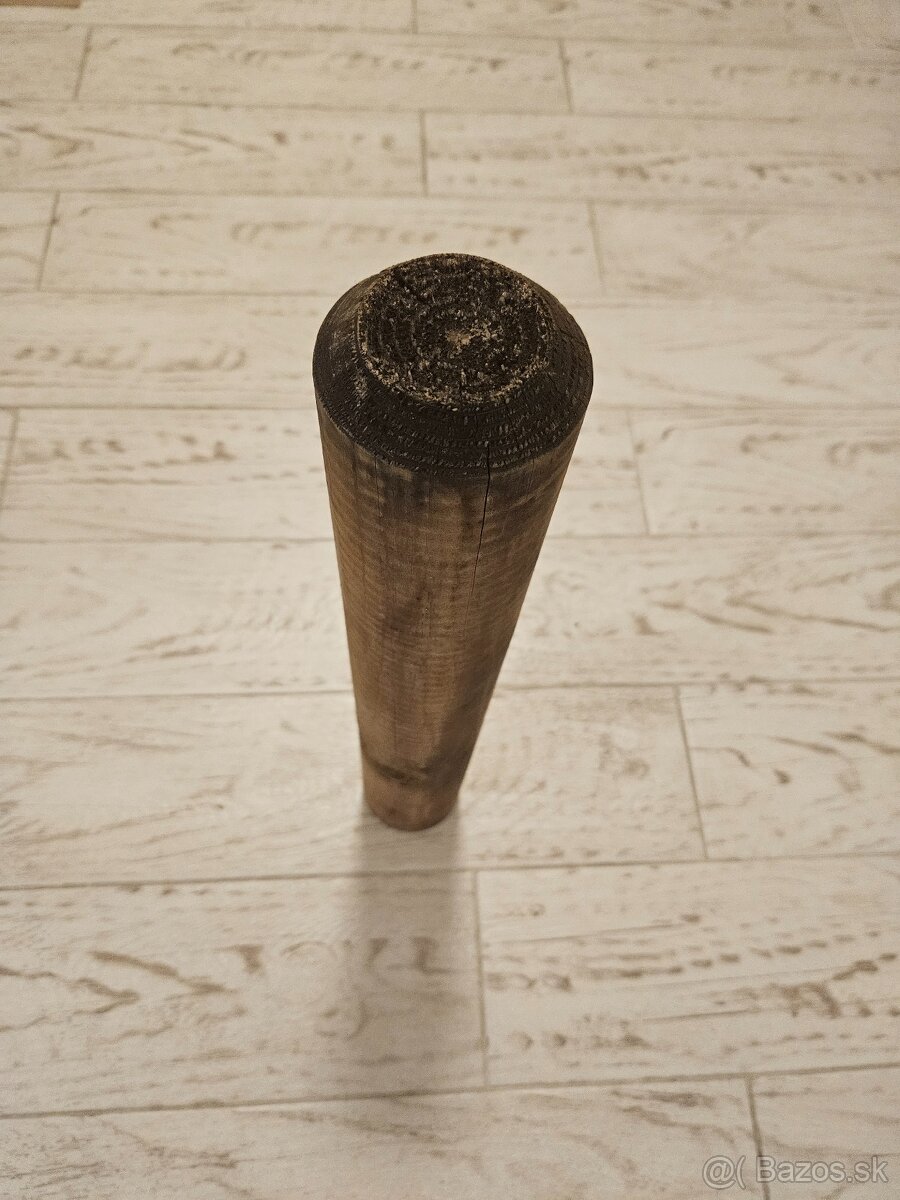 LACNO: Drevena palisada okruhla