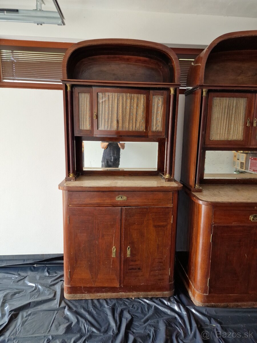 Starožitný sekretár