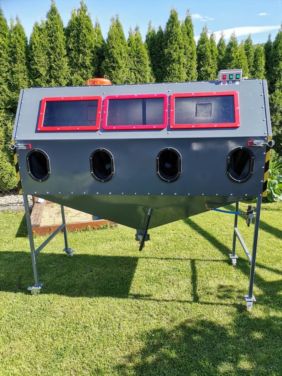 Pieskovaci box. Pieskovacia kabína.