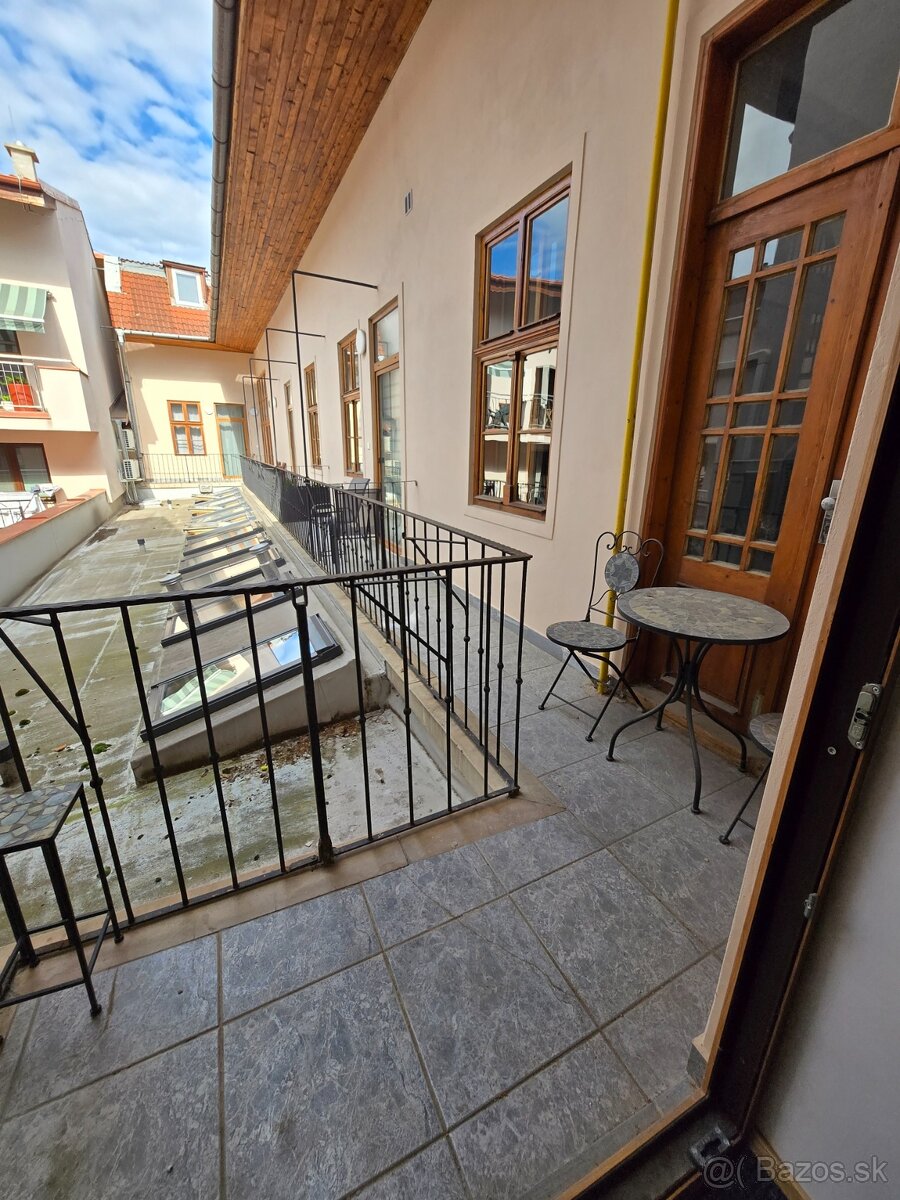 2 izbový byt - Mäsiarska + parking (voľný od 01.08.)