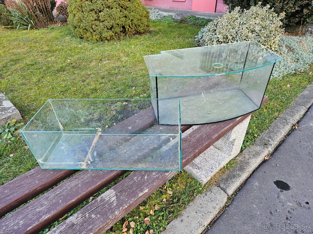 Akváriové príslušenstvo + akváriá