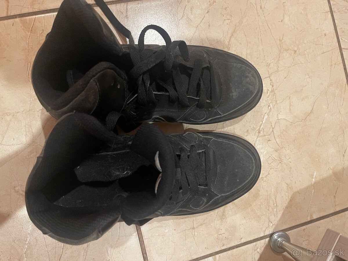 Nike air force biele a cierne
