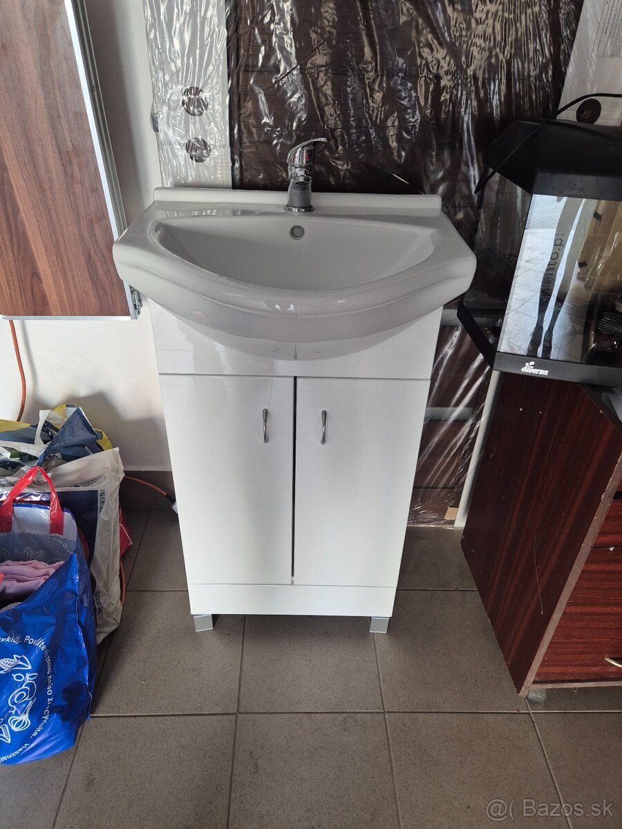 Kupelnova skrinka s umývadlom 50