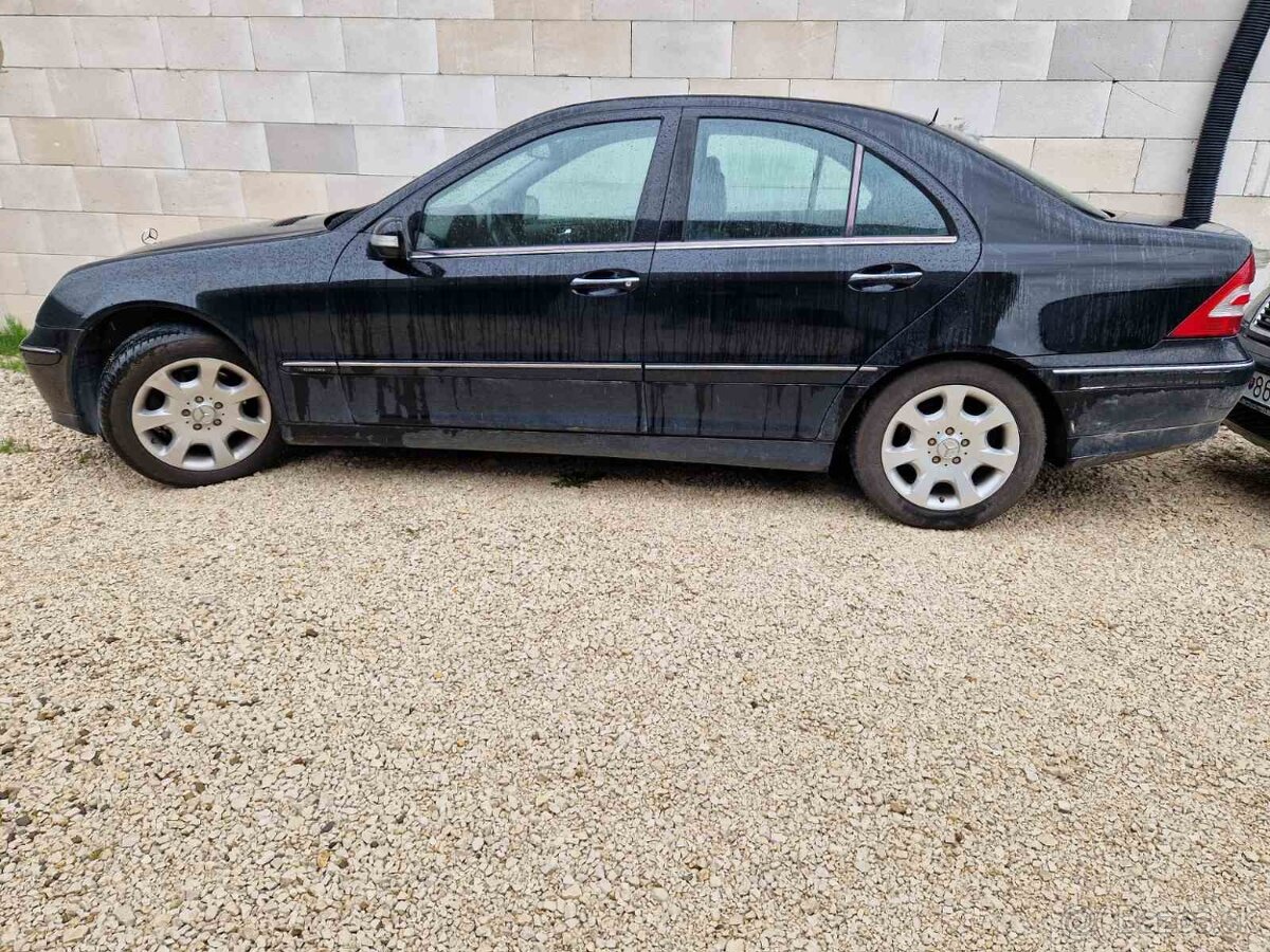 Rozpredám na diely Mercedes Benz C, W203, sedan