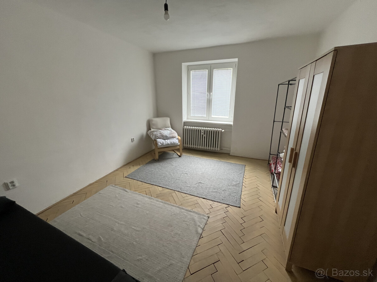 Na predaj 2-izbový byt vo výbornej lokalite
