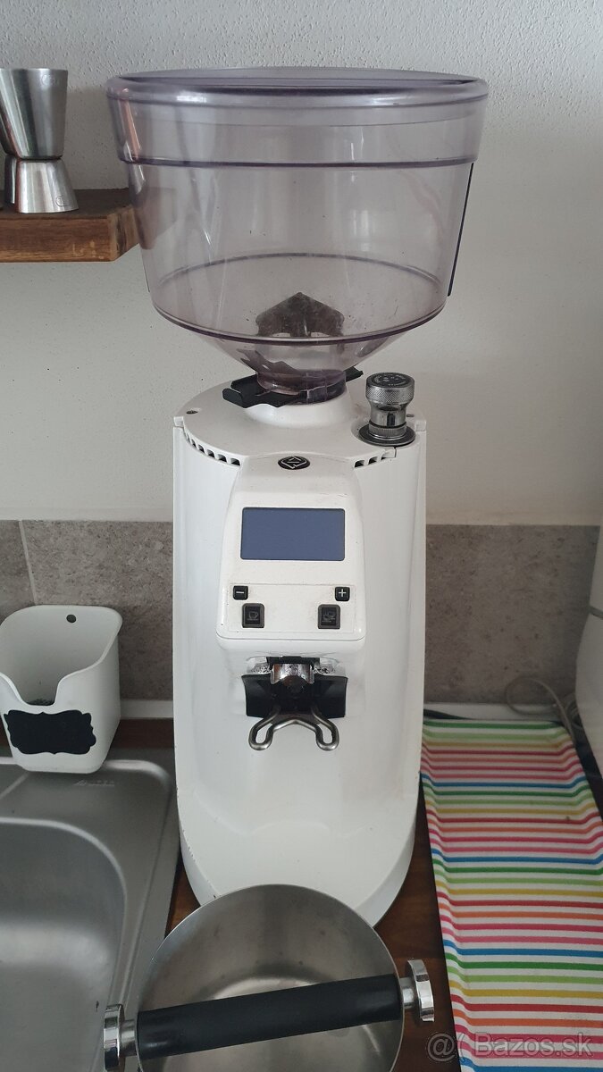 Profesionálny mlynec na kávu Simonelli