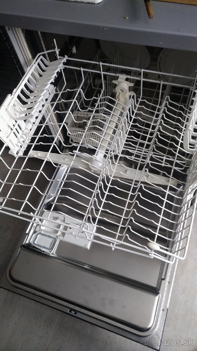 Vstavaná umývačka riadu Whirlpool 60cm