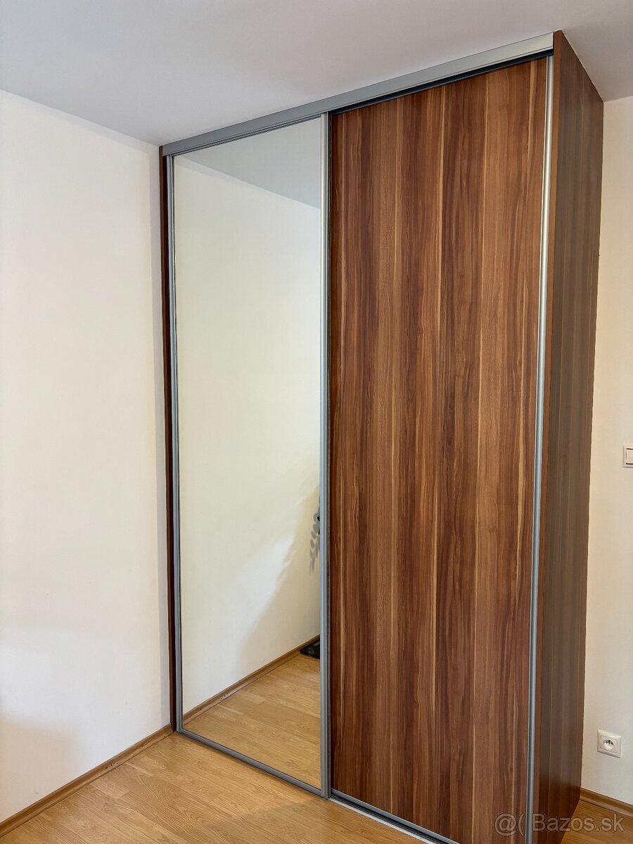 Skrina 166x60x260