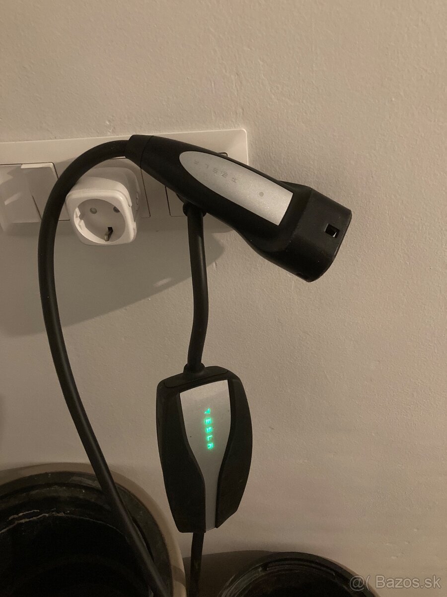 Predam nabijacku / wallbox Tesla umc gen2