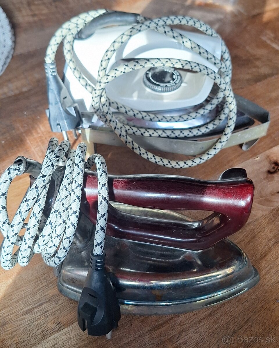 2 starožitné žehličky