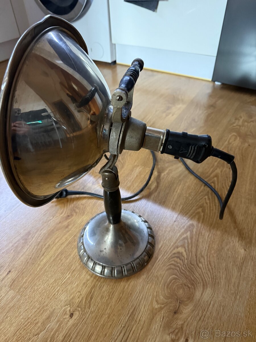 starý elektrický ohrievač