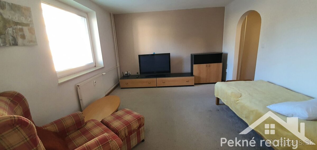 Predaj zariadeného 1 izbového bytu s balkónom, Zvolen-Podbor