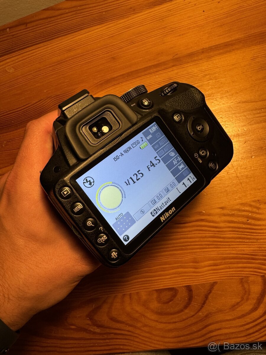 Preda Nikon D3200 + 18–55 m + 55–200 mm VR