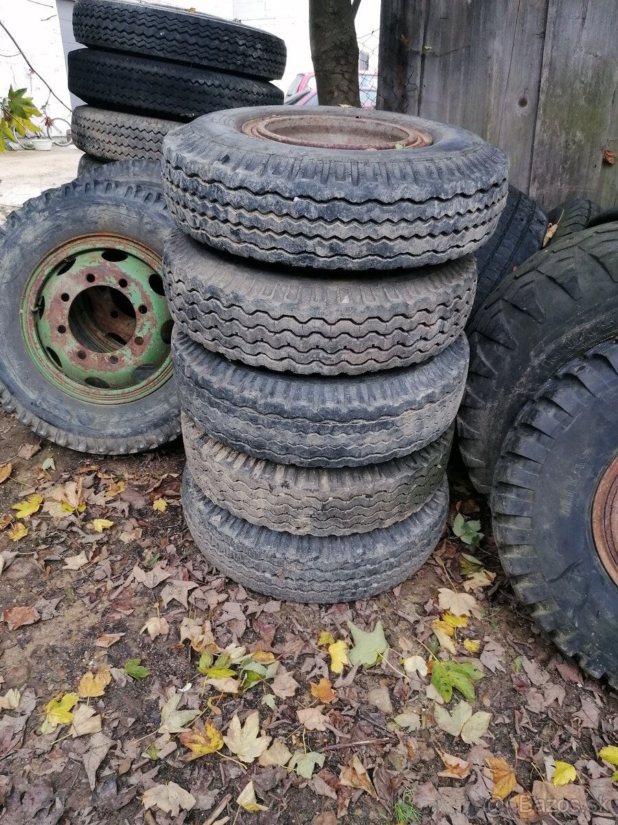 Predám kolesá na 5t vlečku s rozmerom 8,25 R 15