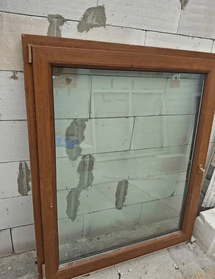 Plastové okno zlatý dub