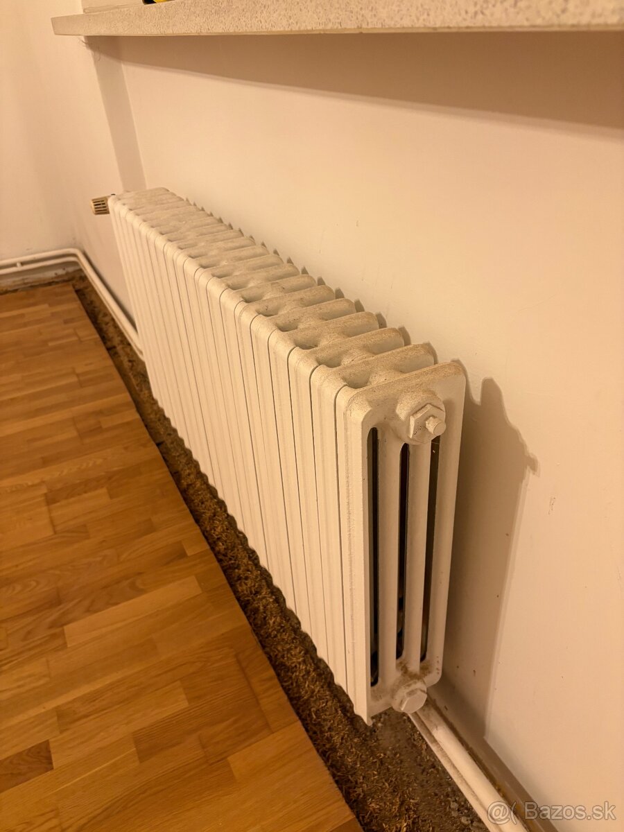 Predam 2ks liatinovy radiator 120cm