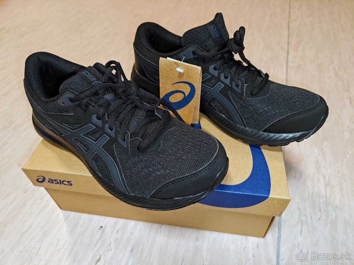 Športová obuv Asics.