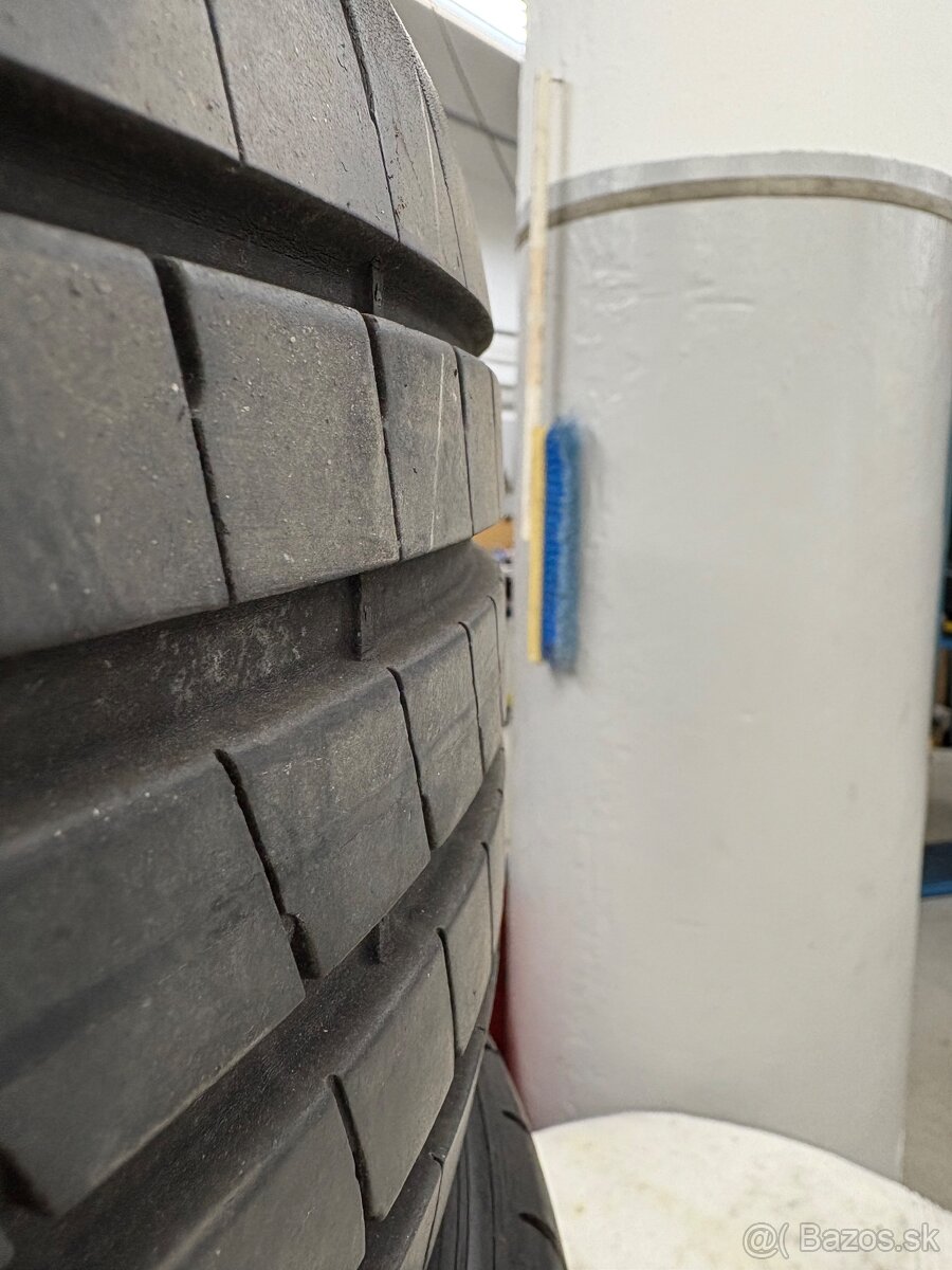 Predám letné penu goodyear 225/40R19