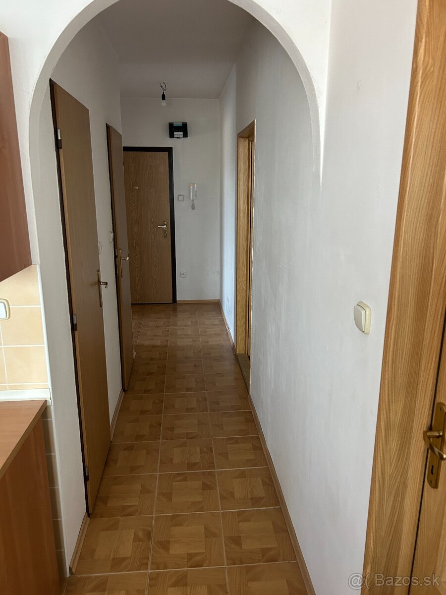 Priestranný 3-izbový byt s loggiou v centre Senca