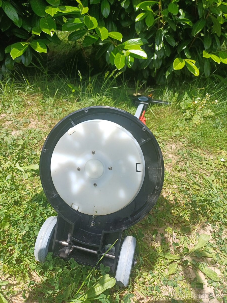 Podlahovy "istiaci stroj Sprintus eem 13