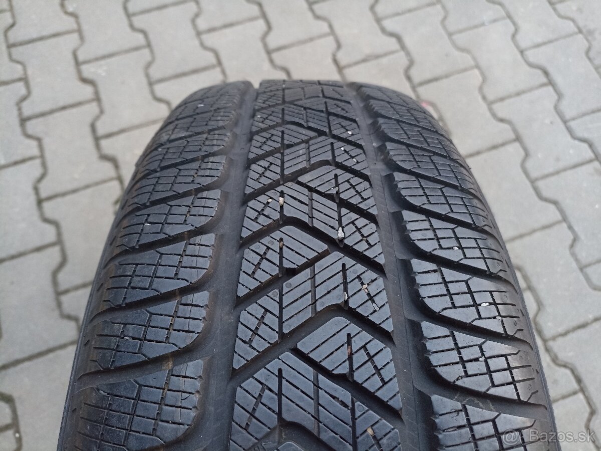 Zimné pneu Pirelli SottoZero 3 215/65 R17