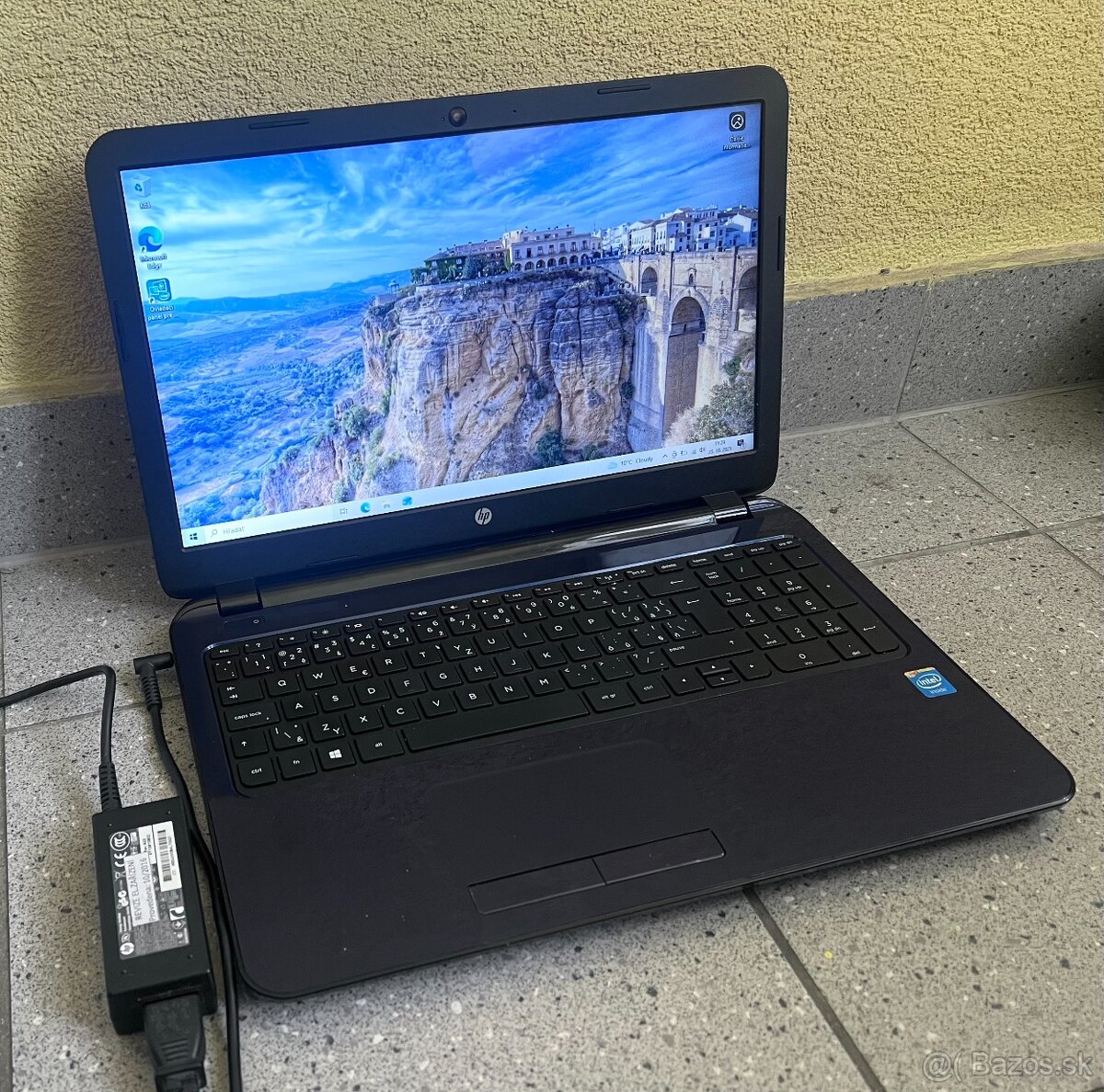 HP 15r / Celeron N2840 / 4GB RAM / 128GB SSD / 15.6"
