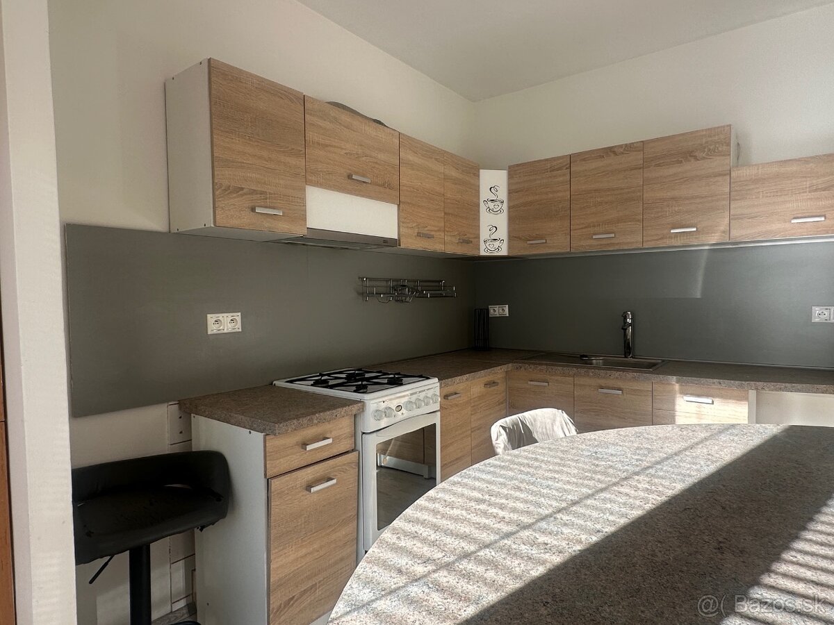 3 izbový byt s loggiou, 69 m2 na predaj