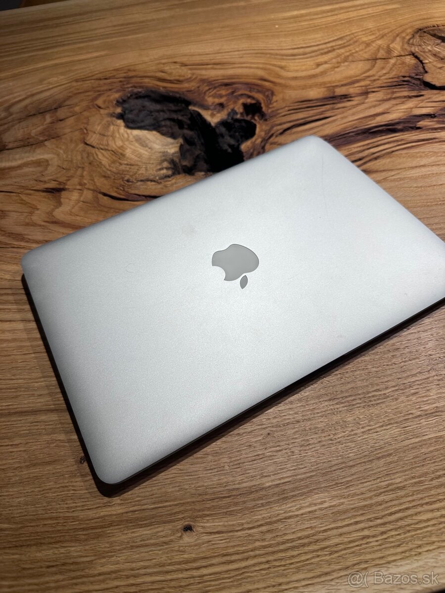MacBook Air model A1466